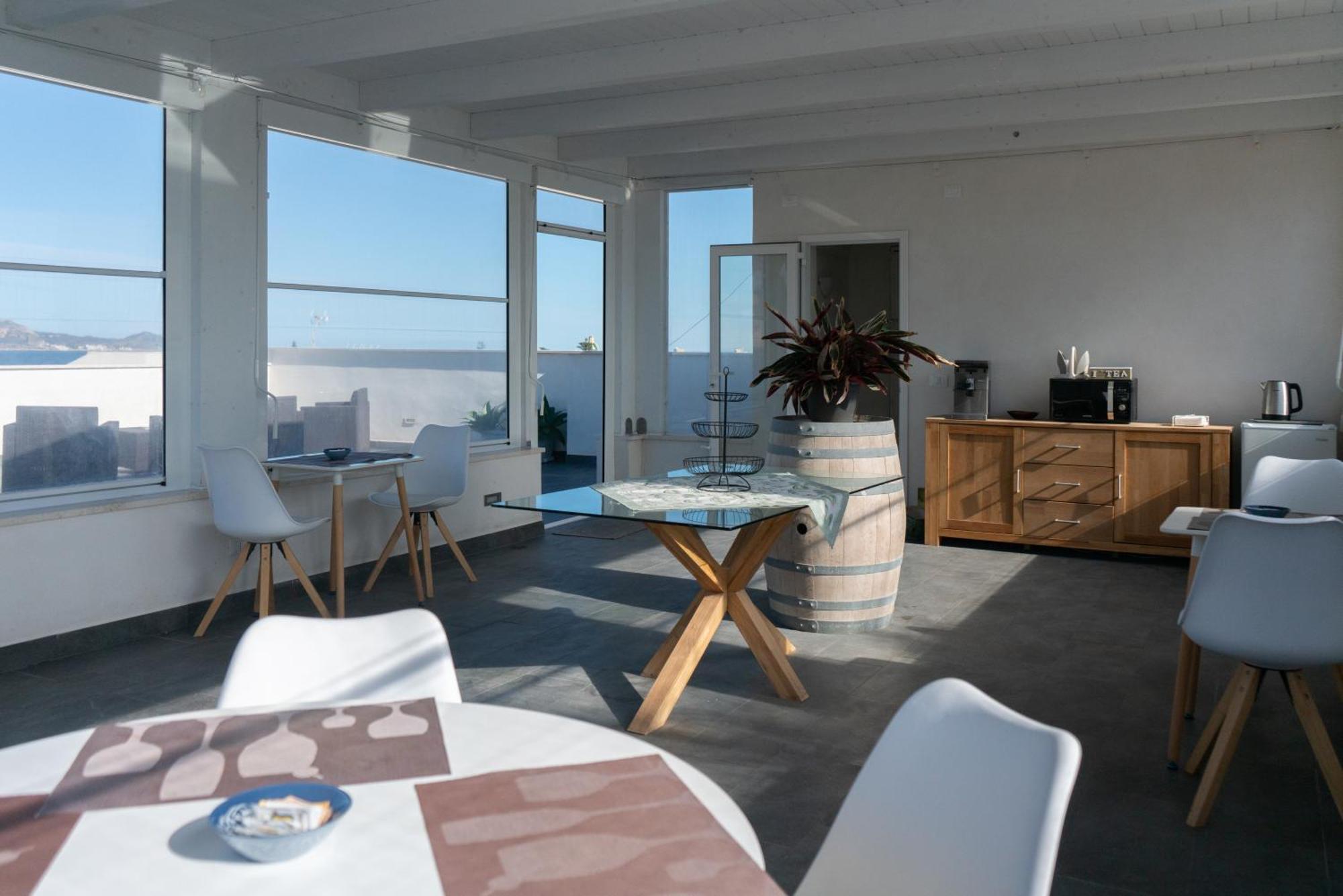Ponente & Maestro Rooms Favignana Luaran gambar