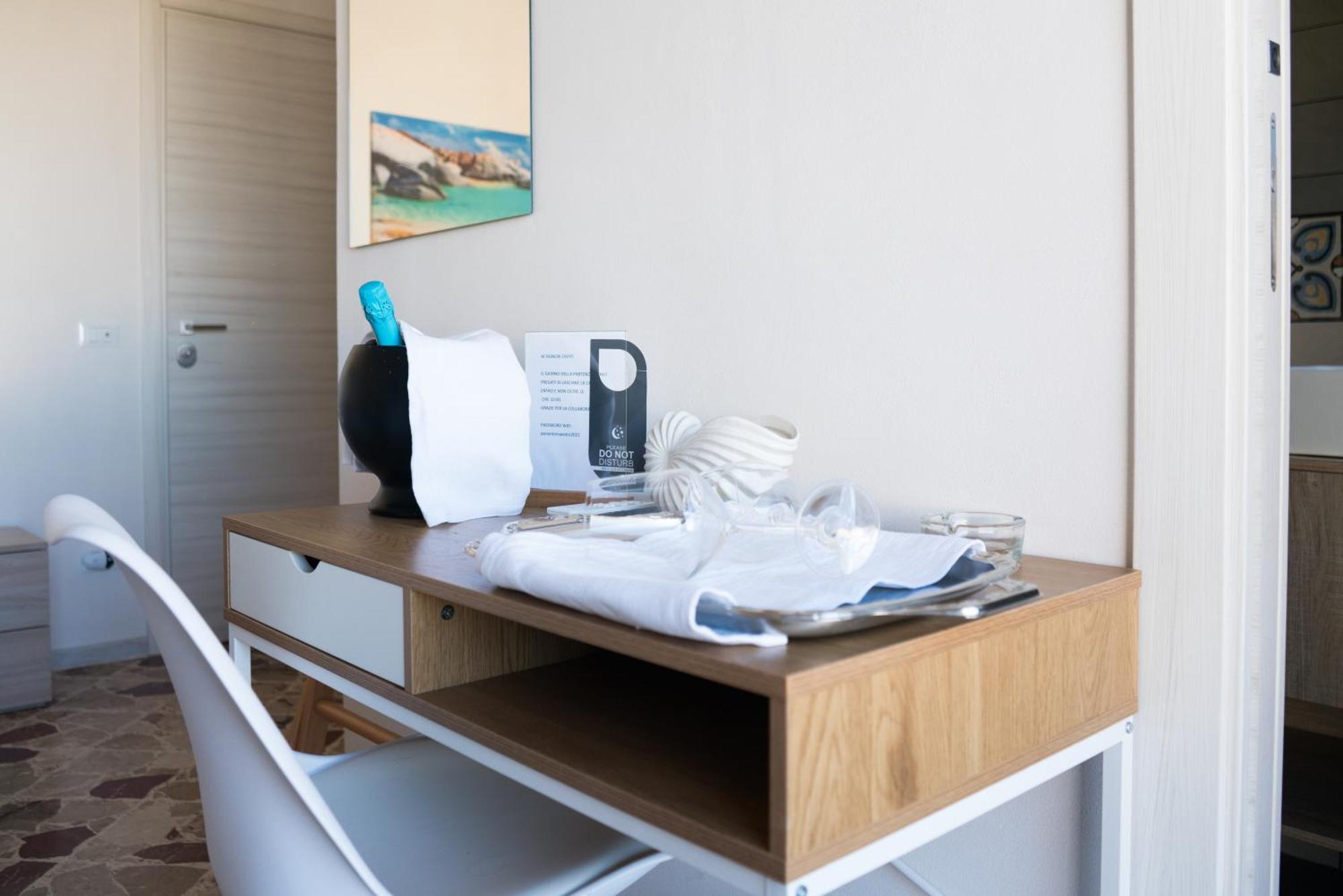Ponente & Maestro Rooms Favignana Luaran gambar