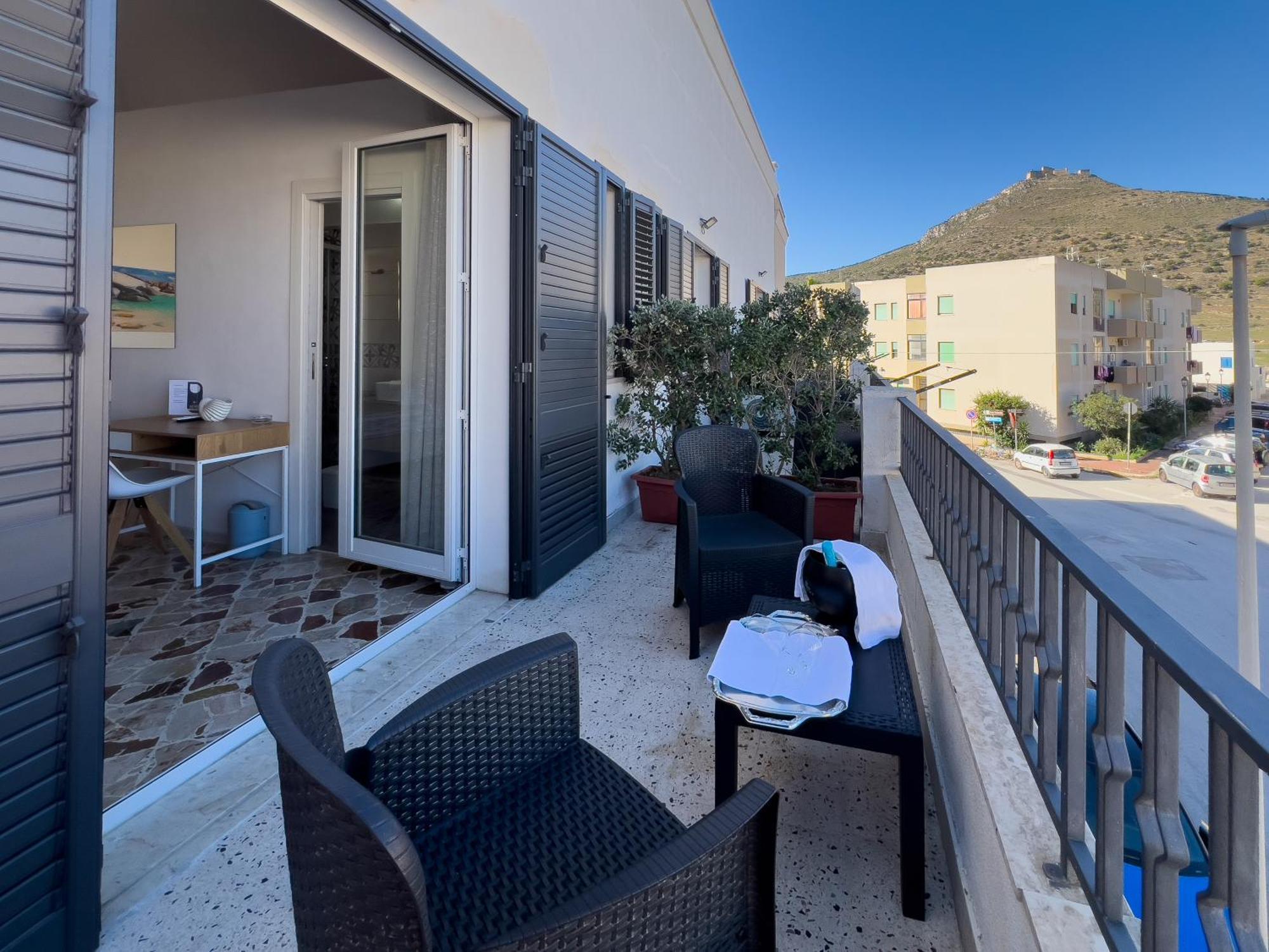 Ponente & Maestro Rooms Favignana Luaran gambar