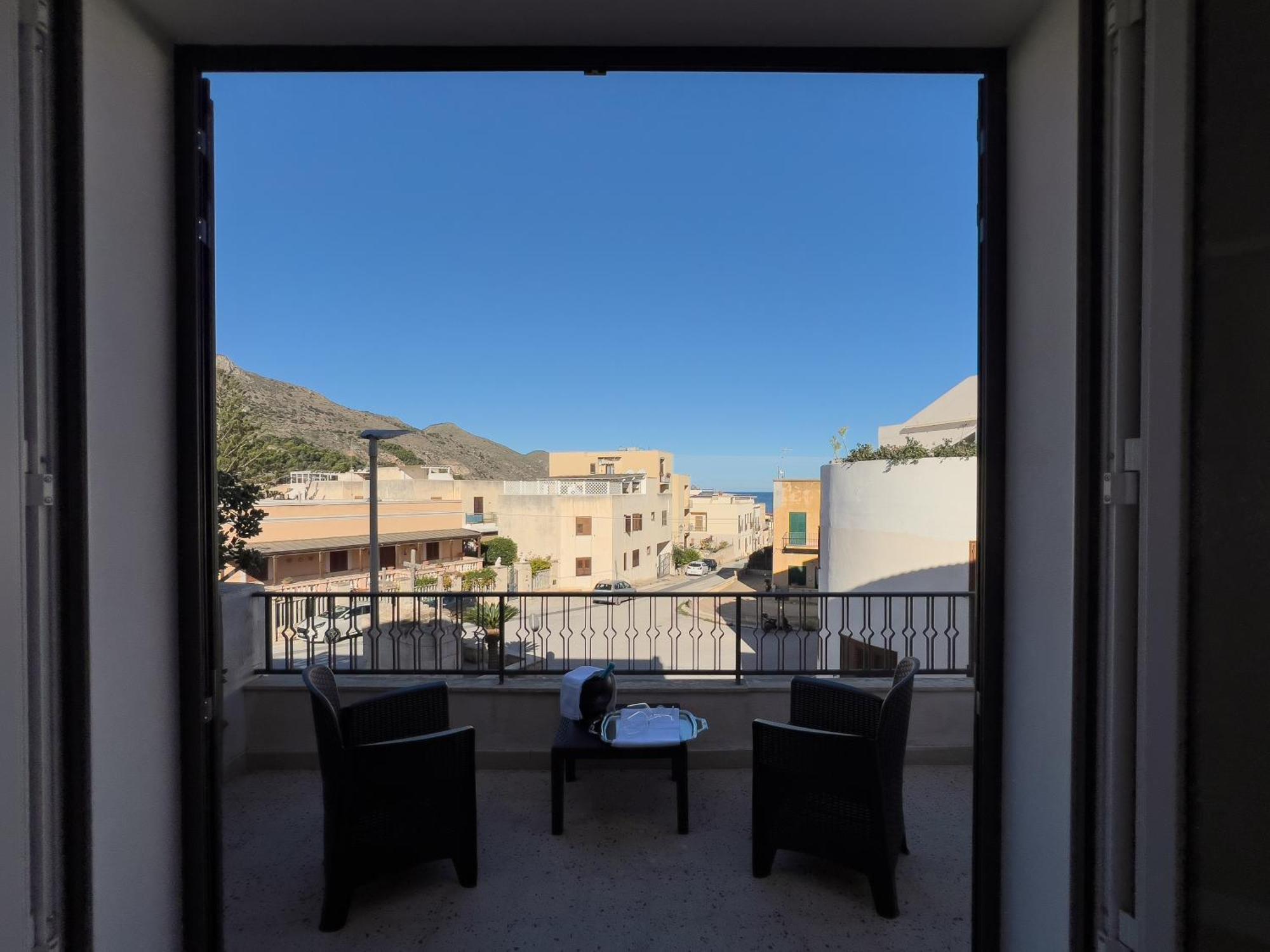 Ponente & Maestro Rooms Favignana Luaran gambar