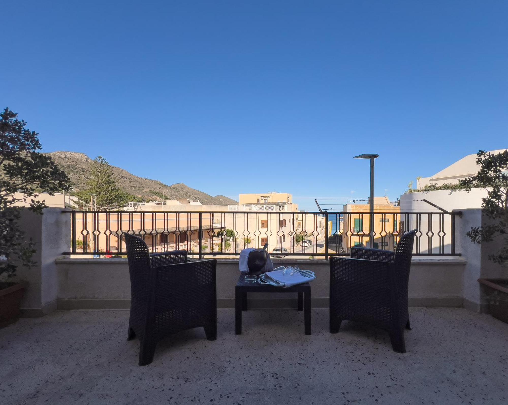 Ponente & Maestro Rooms Favignana Luaran gambar